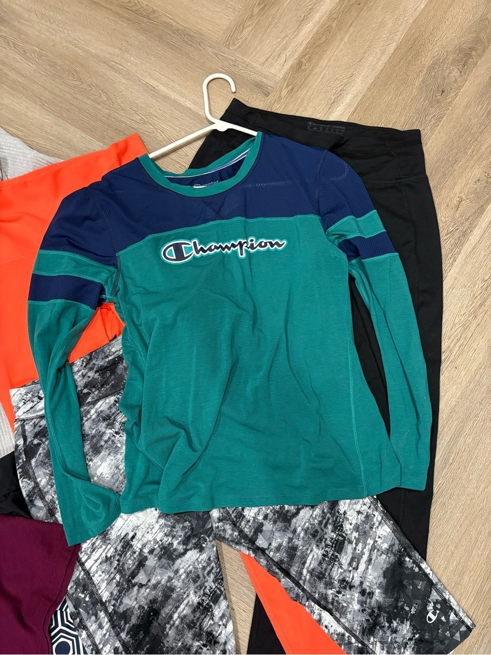 Champion Assorted Brands Activewear Box Medium - Picture 15 of 16